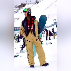 Free People Movement Zephyr ski shell pants
Size L NWOT